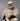 Ruana doble faz gruesa reversible gris, hombre con sombrero sentado en estudio.